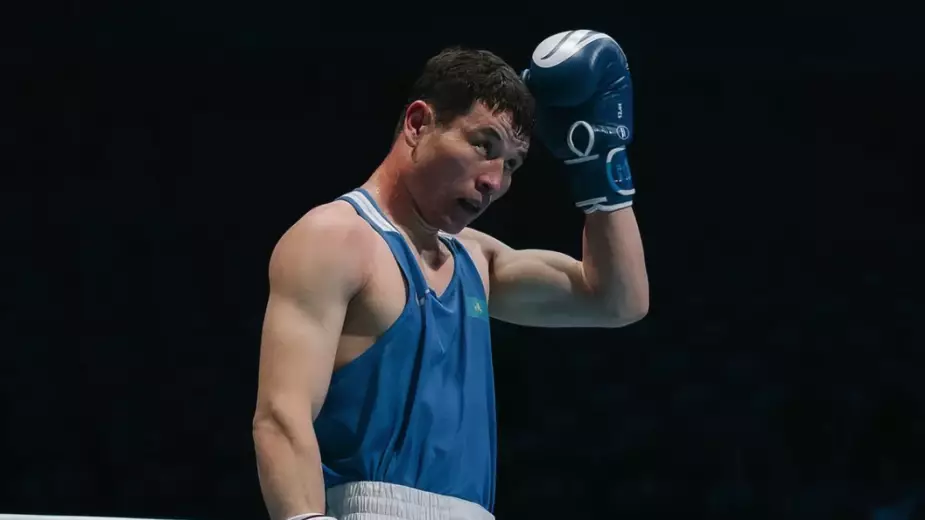 Казахстан оформил первый нокаут на Кубке мира по боксу! Видео боя 