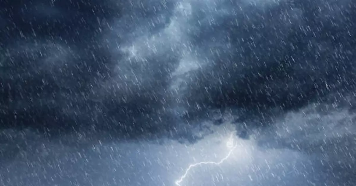  Жаңбыр, найзағай: Қазгидромет ауа райына байланысты дауылды ескерту жариялады 