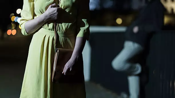 Семейде ер адам жасөспірім қыздарды зорлаймын деп қорқытқан