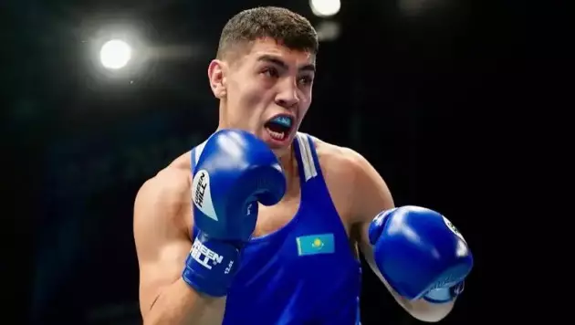 Казахстанец дважды побывал в нокдауне, но выиграл бой на Кубке мира по боксу