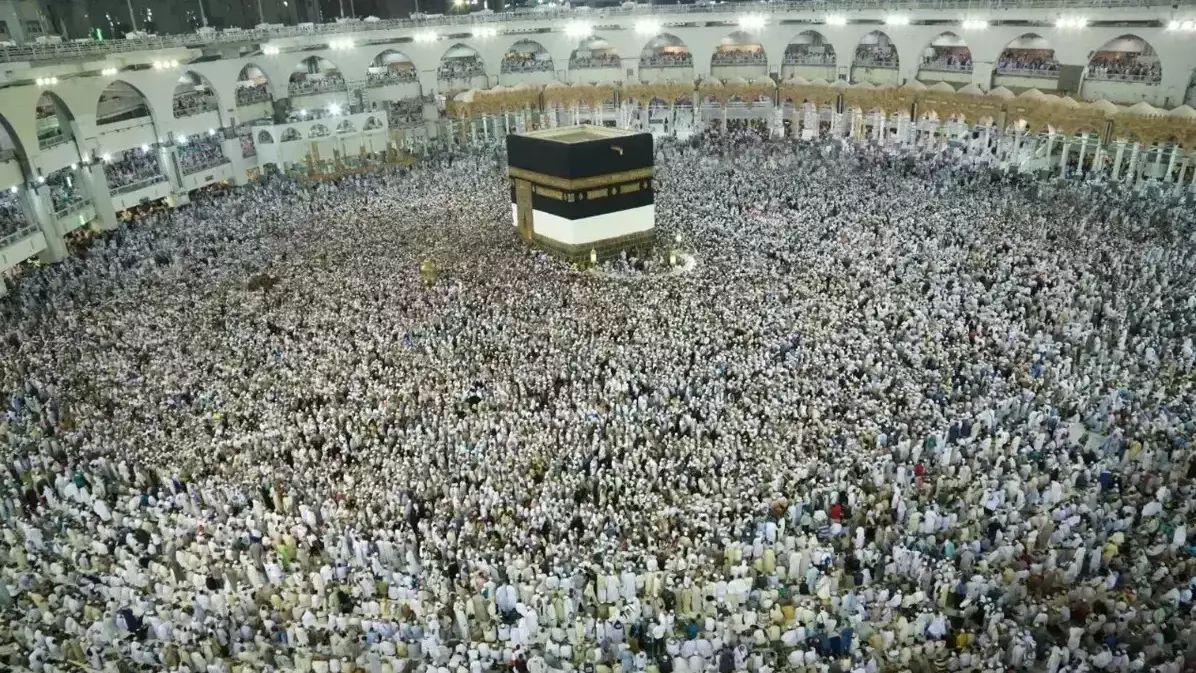 Сауд Арабиясы умраға уақытша шектеу қойды: Меккеге кіру тәртібі қатайды