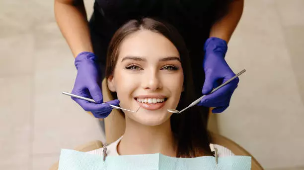 Во сколько казахстанцам обходится установка зубных имплантов