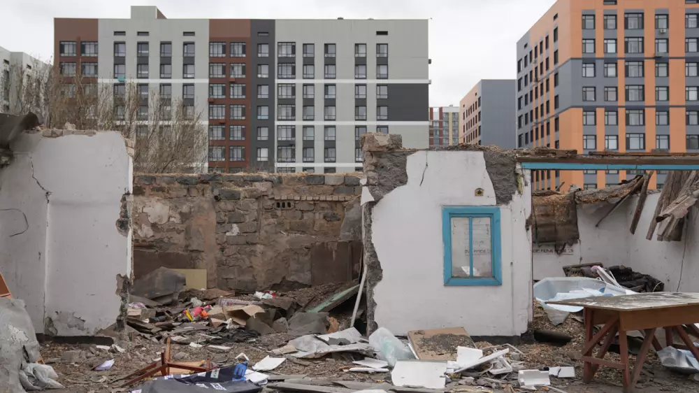 “Бұл ақшаға қаладан ештеңе сатып ала алмайсың“. Ескі Астана қалай сүріліп жатыр?