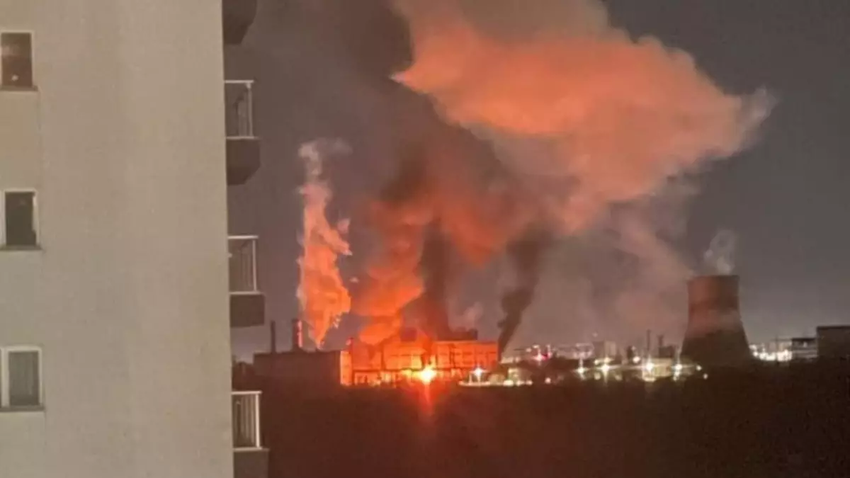 Мощный взрыв и пожар произошли на ТЭЦ в Бухаресте