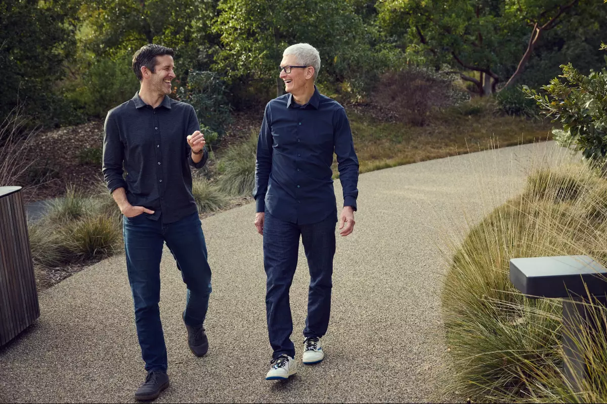 Тим Кук уходит с поста гендиректора Apple: названо имя преемника
