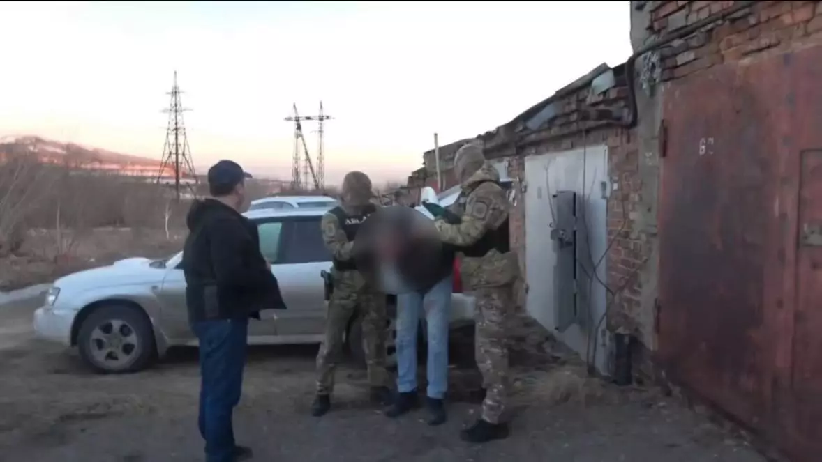 Более 90 кг марихуаны нашли в гараже в Усть-Каменогорске