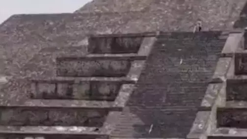 Мексикада ер адам туристерге оқ жаудырып, бір адам қаза тапты