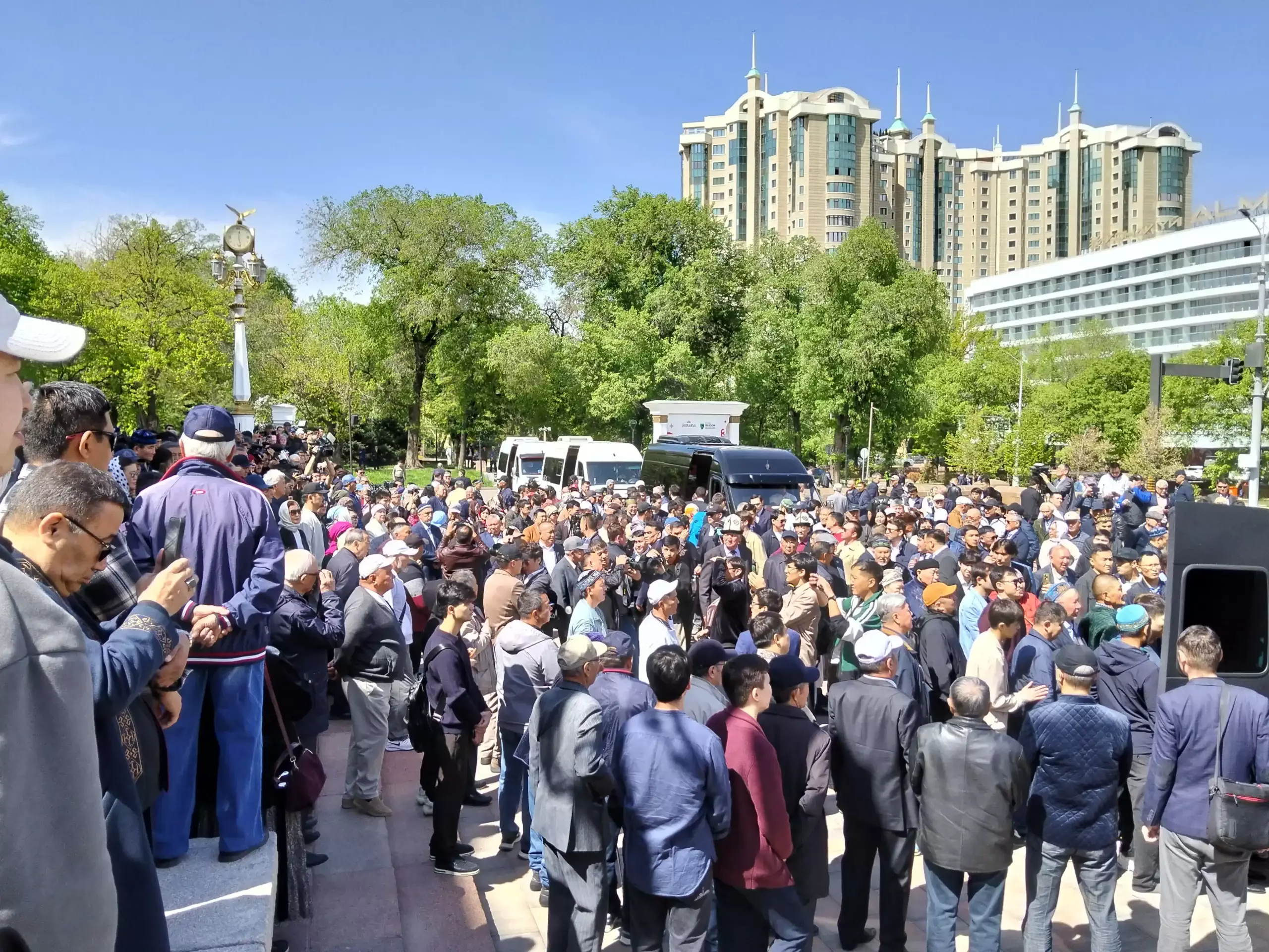 Шаханов Алматыға ақбозатпен келіп, Отырарына ақбозатымен кетіп барады — Ұлықбек Есдәулет