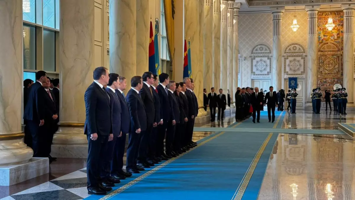 Тоқаев Ақордада Моңғолия президентін қарсы алды