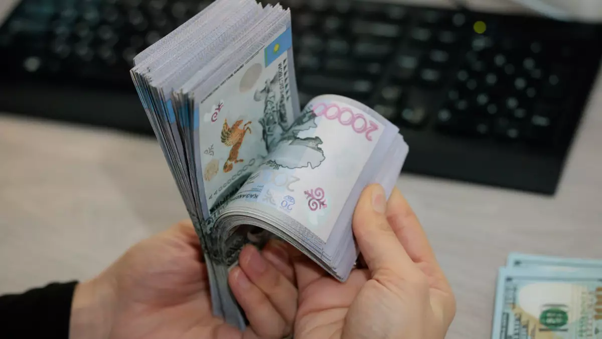 Ең төменгі жалақы 150 мың теңгеге өседі: Министр уақытын айтты