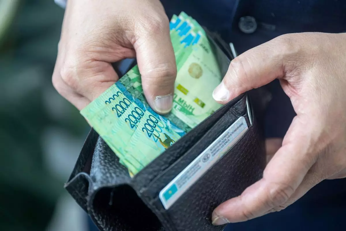 В Казахстане расходы населения растут быстрее доходов