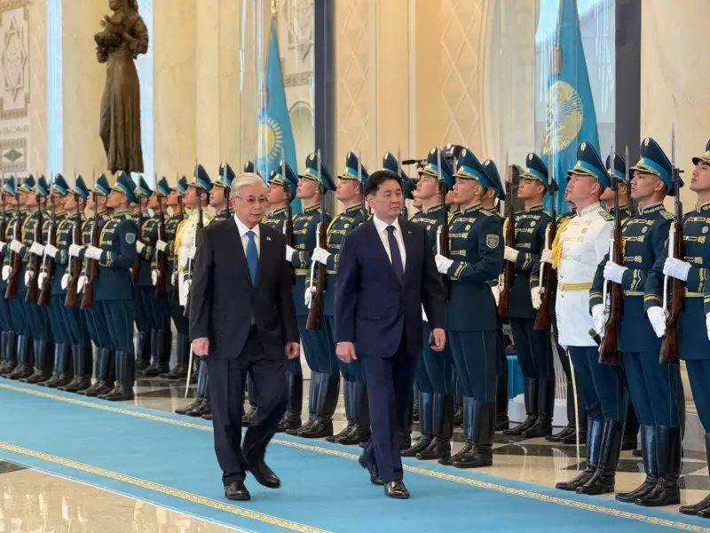 Токаев встретил президента Монголии в Акорде