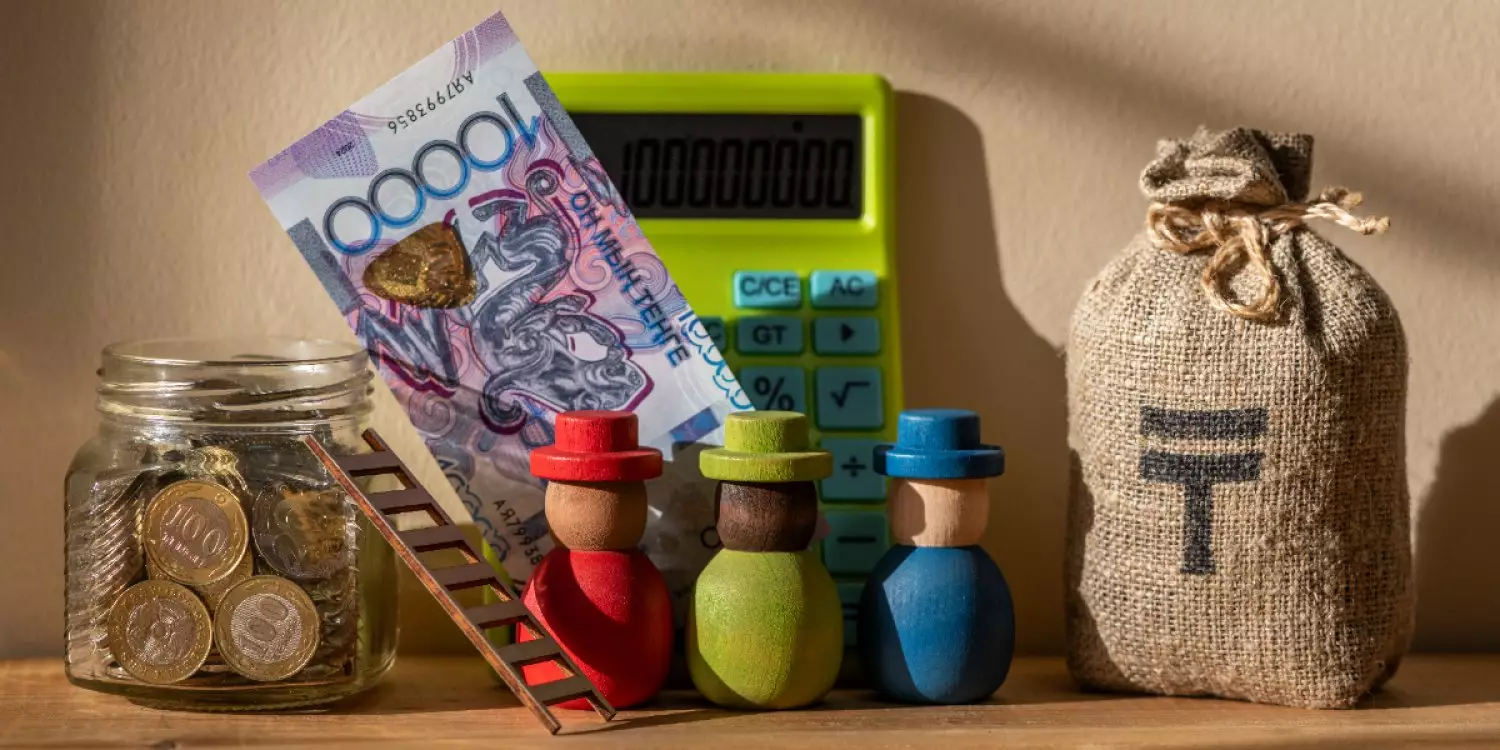 Қағаз жүзінде баймыз: Қазақстандықтардың жалақысы неге құнсызданып жатыр