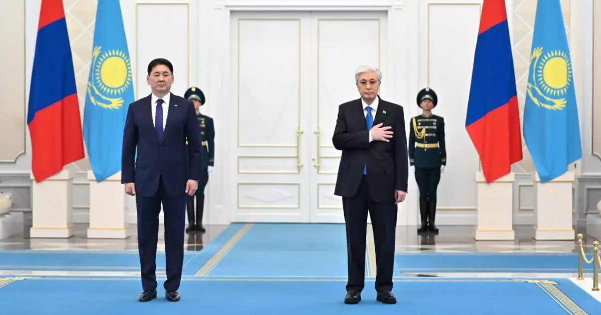  Ақордада Моңғолия Президенті Ухнаагийн Хурэлсухты қарсы алу рәсімі өтті 