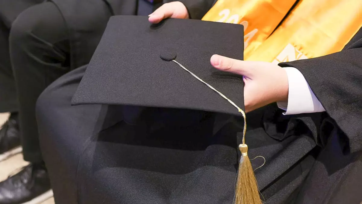 Британский вуз выделил более 200 грантов для выпускников из Казахстана