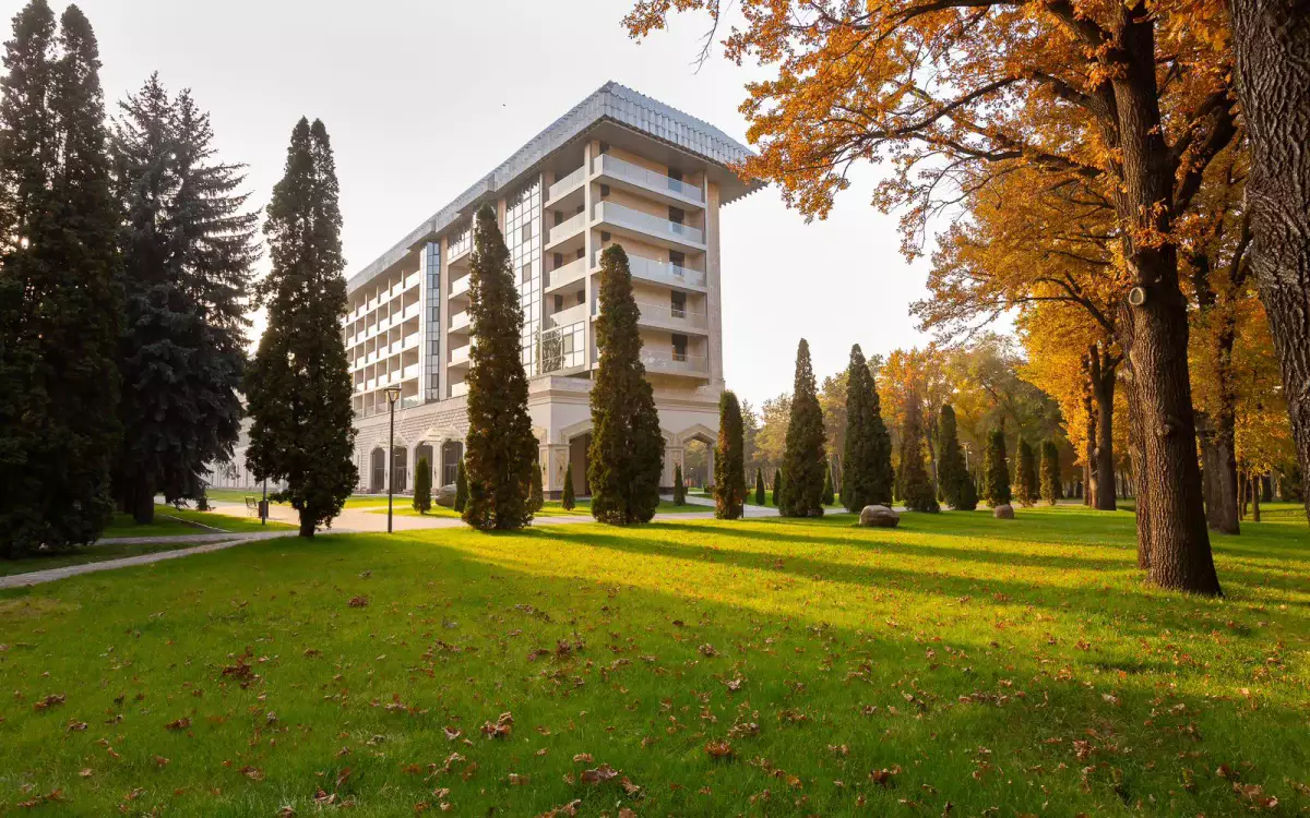 Туризмге инвестиция: Алматыда жаңа қонақ үйлер көптеп салынып жатыр