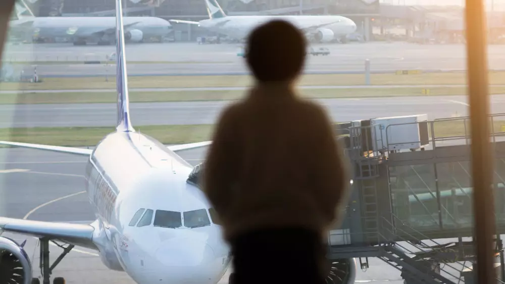 “Жалғыз ұшқан балаға ешкім көмектеспеген“: қазақстандық әйел әуекомпанияны айыптады