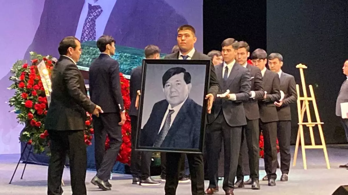 Алматы жұртшылығы ақын Мұхтар Шахановпен қоштасты