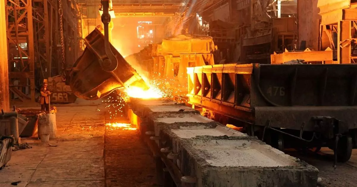  ЧП на Аксуском заводе ферросплавов: начато расследование гибели рабочего при дроблении металла 