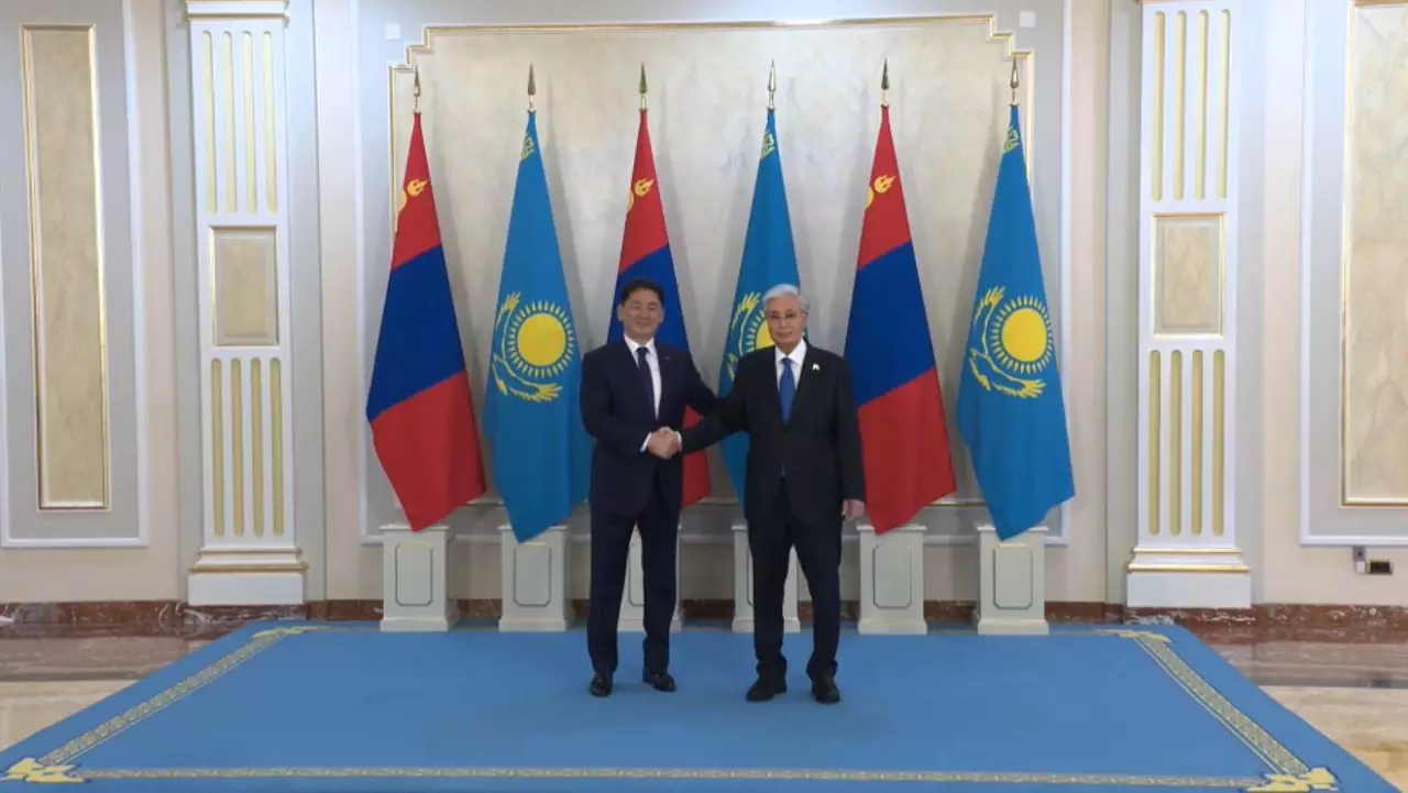 Қазақстан мен Моңғолия президенттері шағын құрамда кездесу өткізді