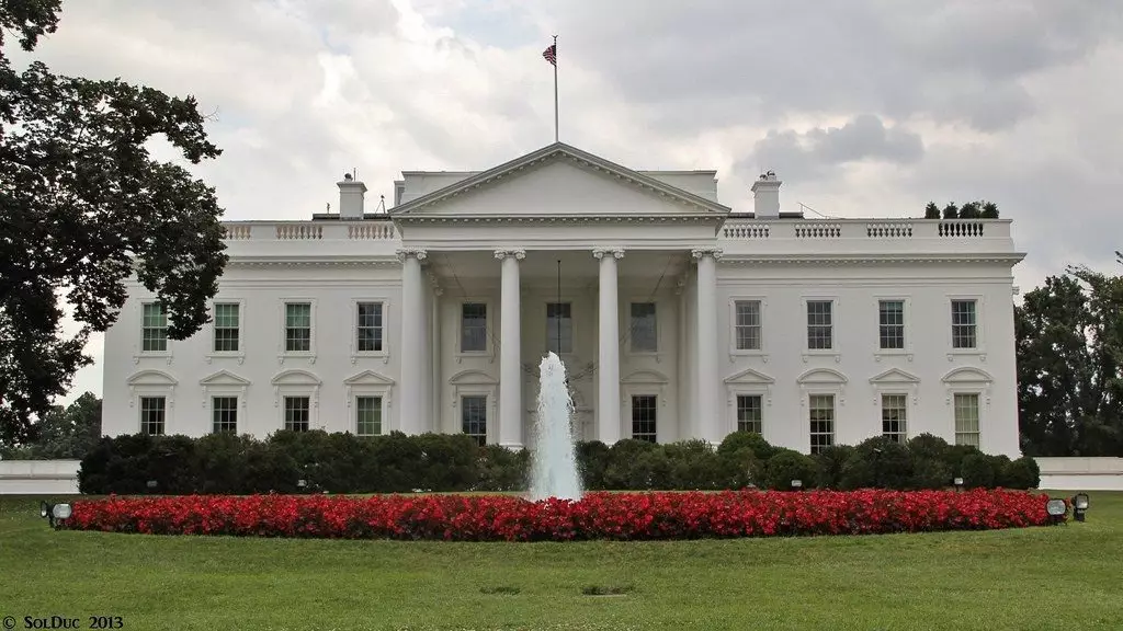 Политика Трампа в отношении Китая теряет четкость на фоне тарифного давления - Reuters