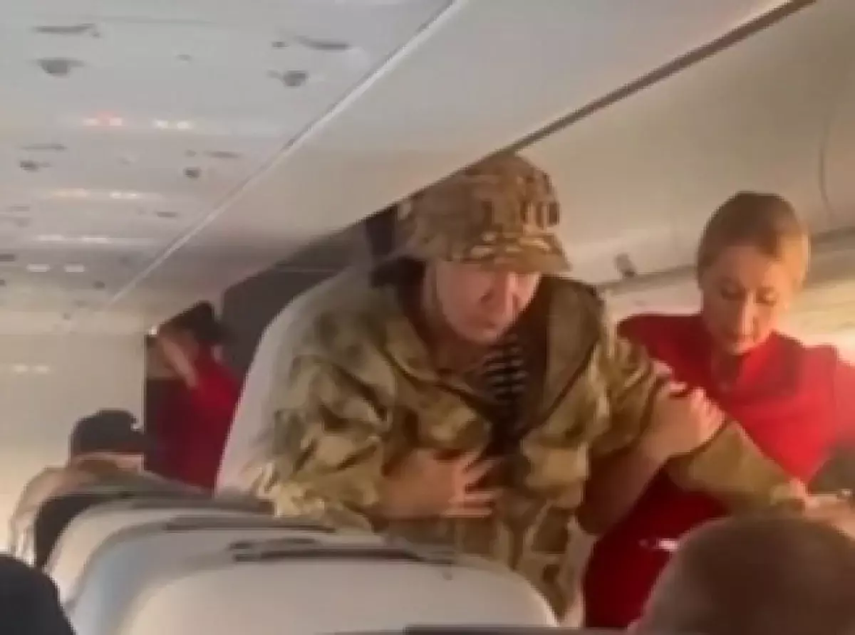 «Пока они спали, я воевал»: имитация стрельбы напугала пассажиров рейса в Астану