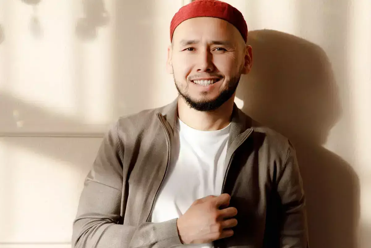 Пять языков: учитель-полиглот из Актау рассказал о росте популярности выбора китайского языка - новости на Lada.kz 21.04.2026