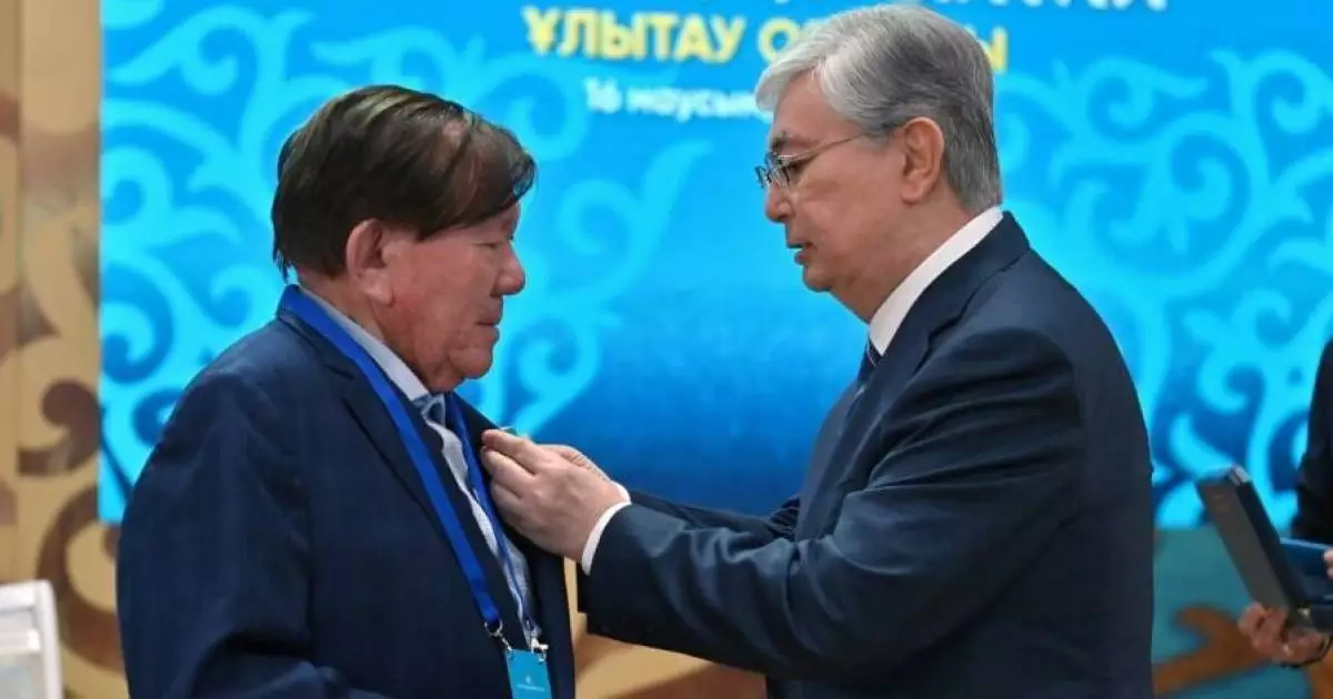  Алматыдағы қоштасу рәсімі: Мәулен Әшімбаев Президент хатын оқыды 