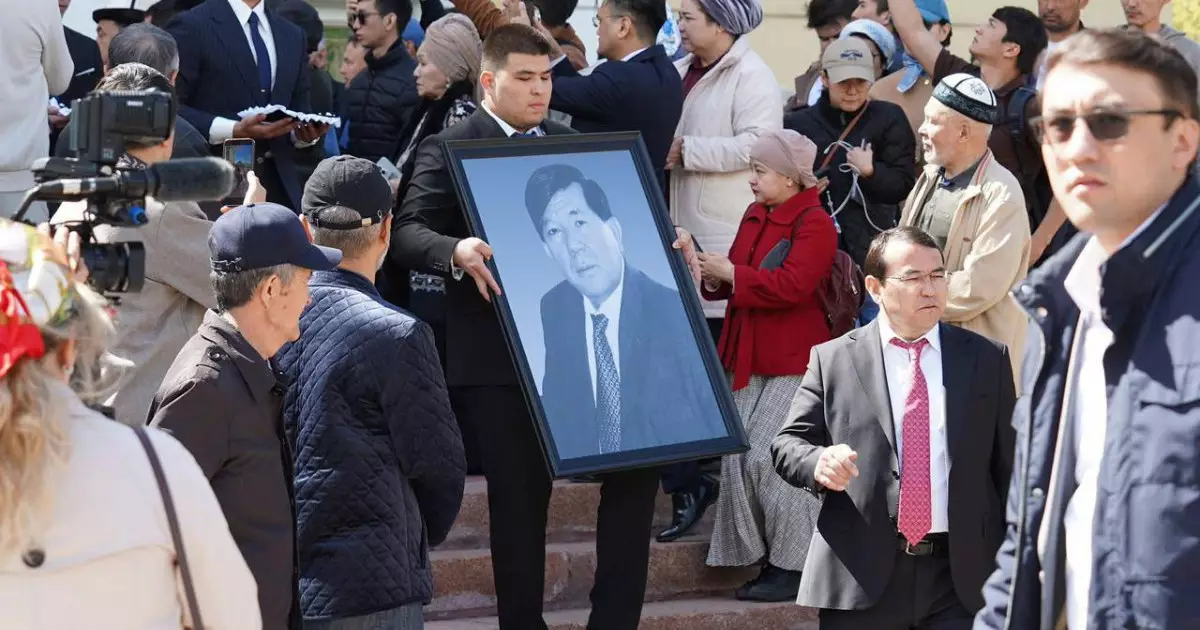  Алматы жұртшылығы Мұхтар Шахановпен қоштасты 