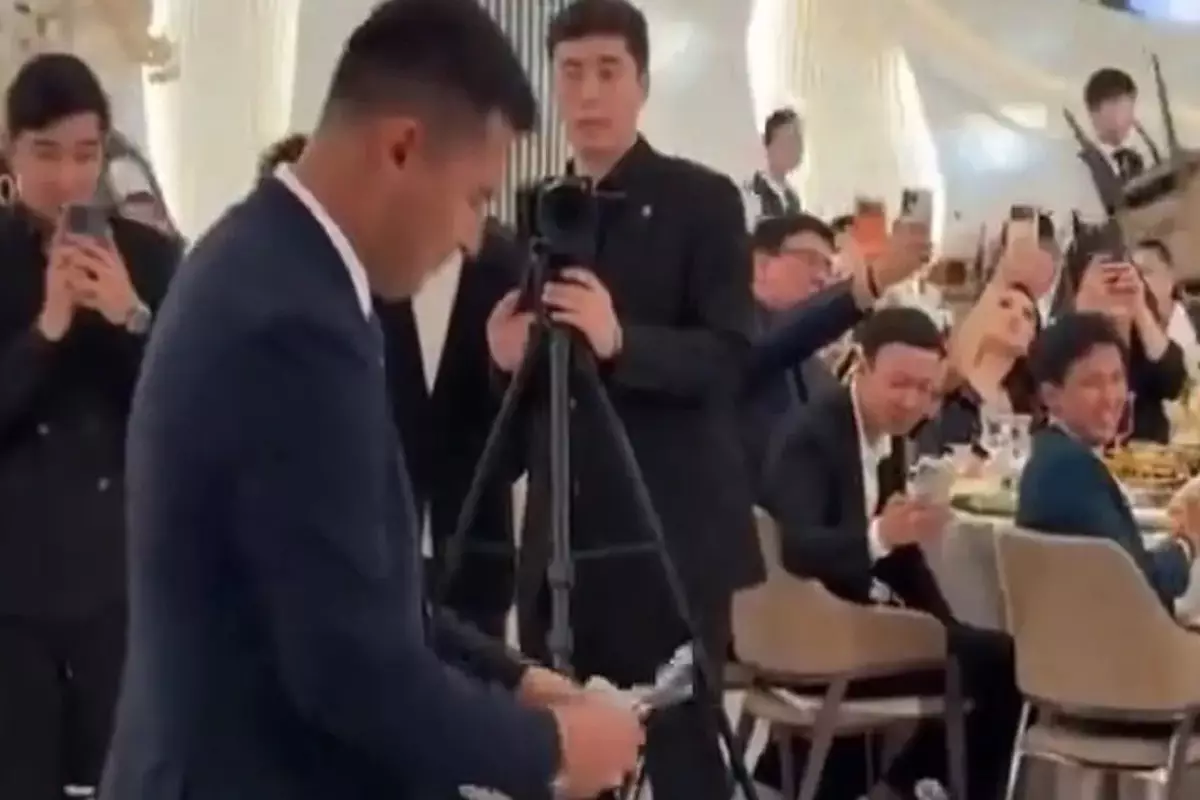 «Не хотел хвастаться», депутат объяснил свадебный подарок на 4 млн тенге