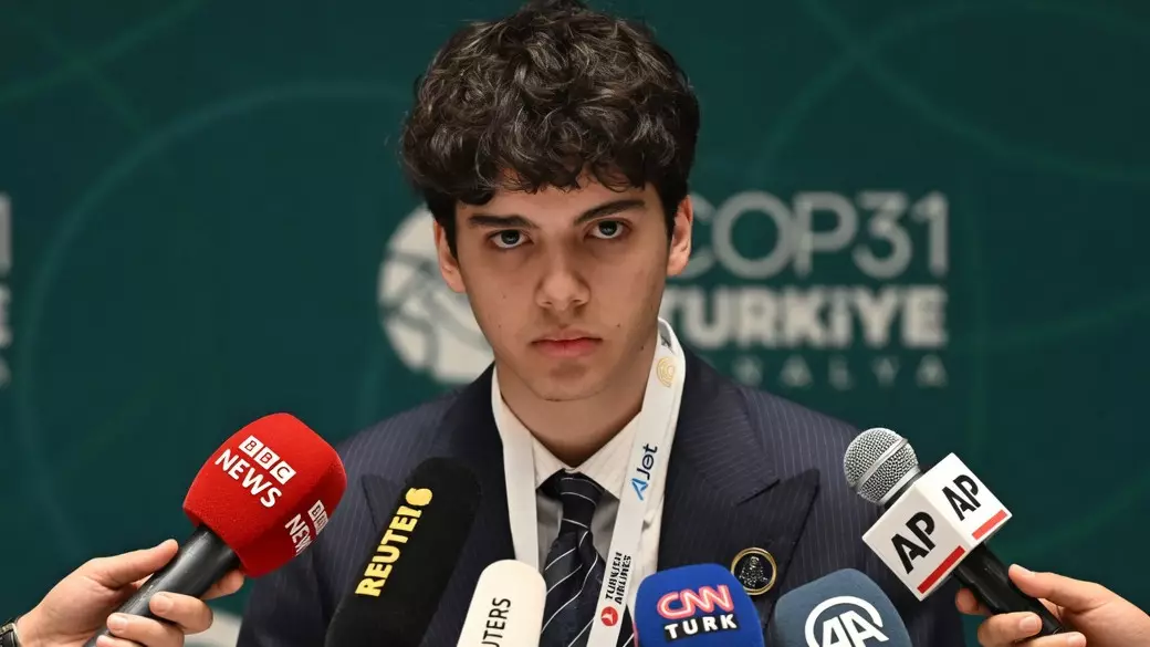 Внук президента Турции Омер Тайип Эрдоган в 18 лет стал примерять облик политика