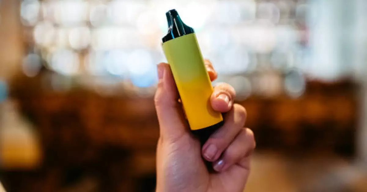  18 ай өмірі қалған: 7 жыл бойы вейп шеккен 22 жастағы қыз қатерлі дертке шалдықты 