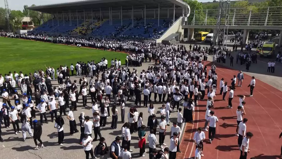 Алматыда  5 мыңнан аса оқушы жиналып, бір мезетте жаттығу жасады