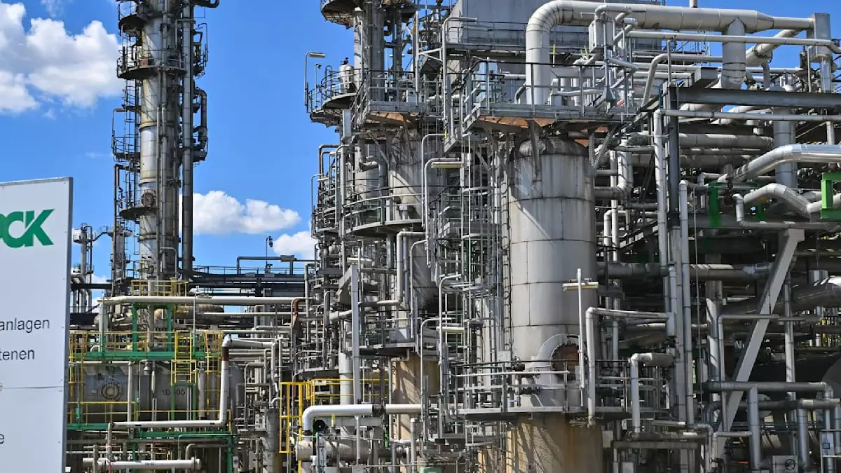 «Роснефть» изучает альтернативы казахской нефти для НПЗ в Германии.