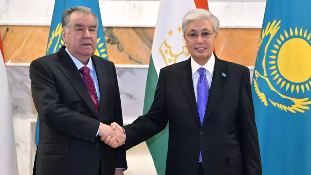 Тоқаев Тәжікстан президентімен кездесті