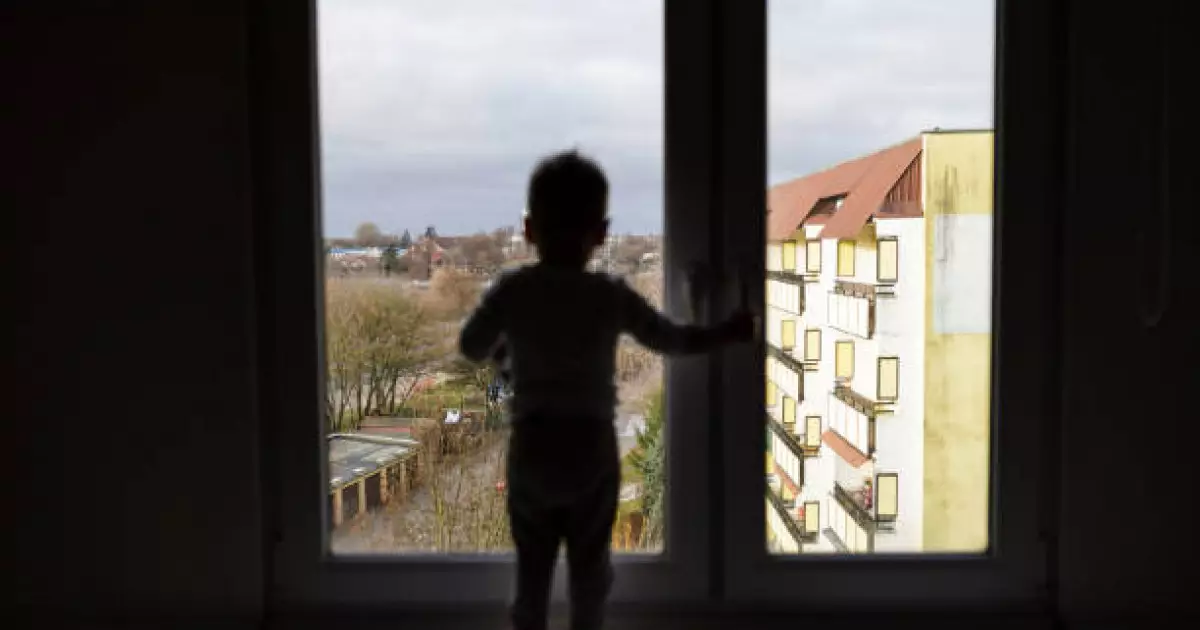   Астанада терезеден құлап кеткен бала көз жұмды   