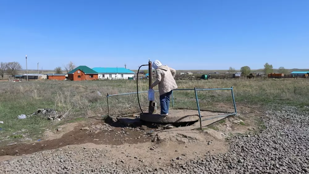 Ақтөбе маңындағы су құбырына 1,5 миллиард бөлінді, бірақ тұрғындар әлі жалғыз құдыққа барып жүр