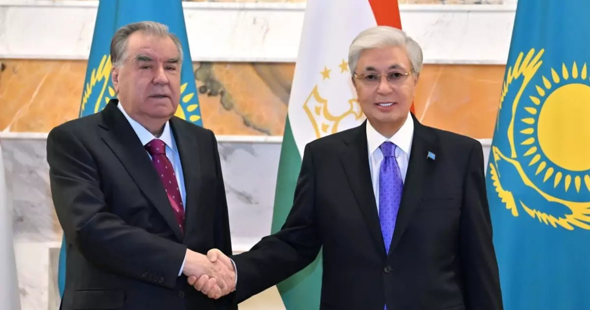   Мемлекет басшысы Тәжікстан Президенті Эмомали Рахмонмен кездесу өткізді   