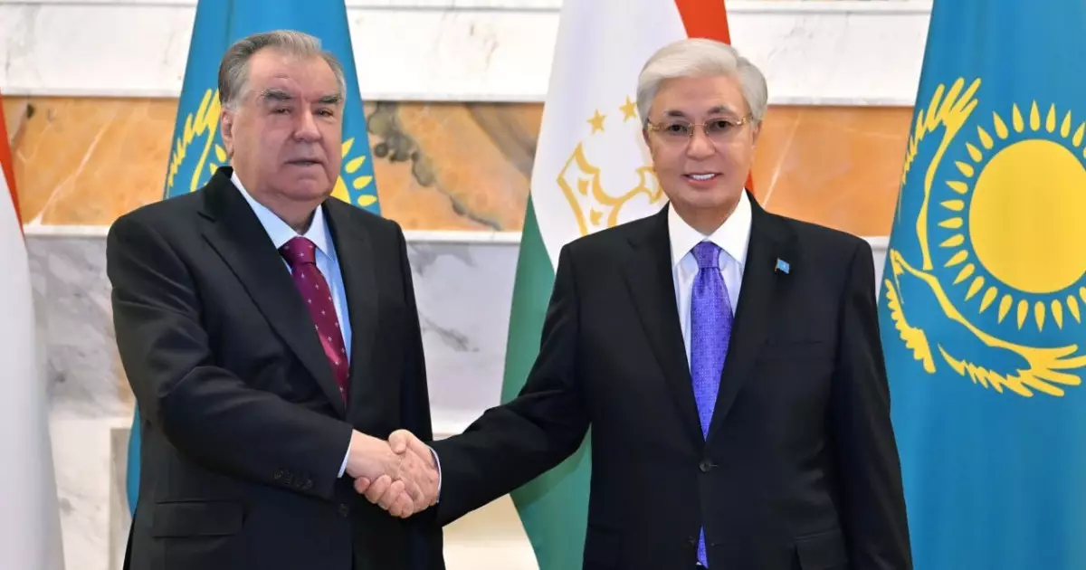  Мемлекет басшысы Тәжікстан Президенті Эмомали Рахмонмен кездесу өткізді 