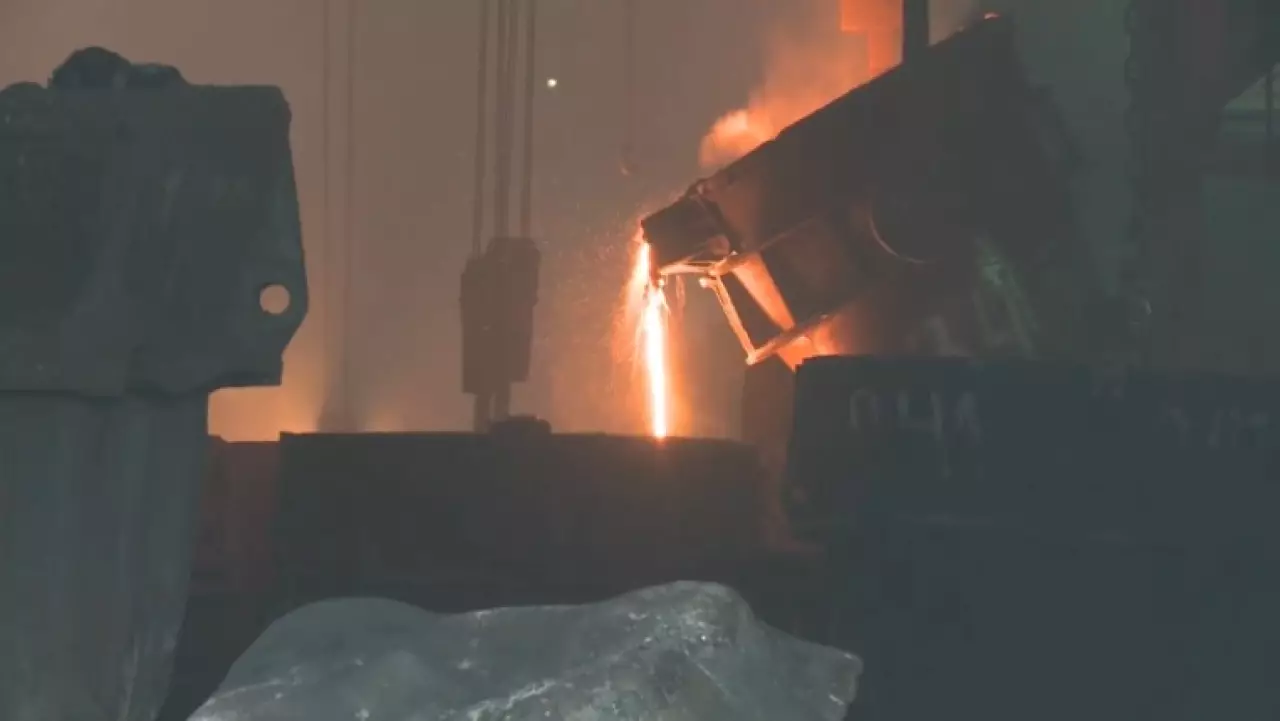 Гибель рабочего на заводе расследуют в Павлодарской области