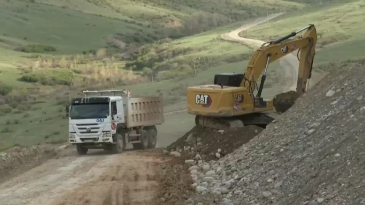 Дорогу к озеру Кайынды строят в Алматинской области