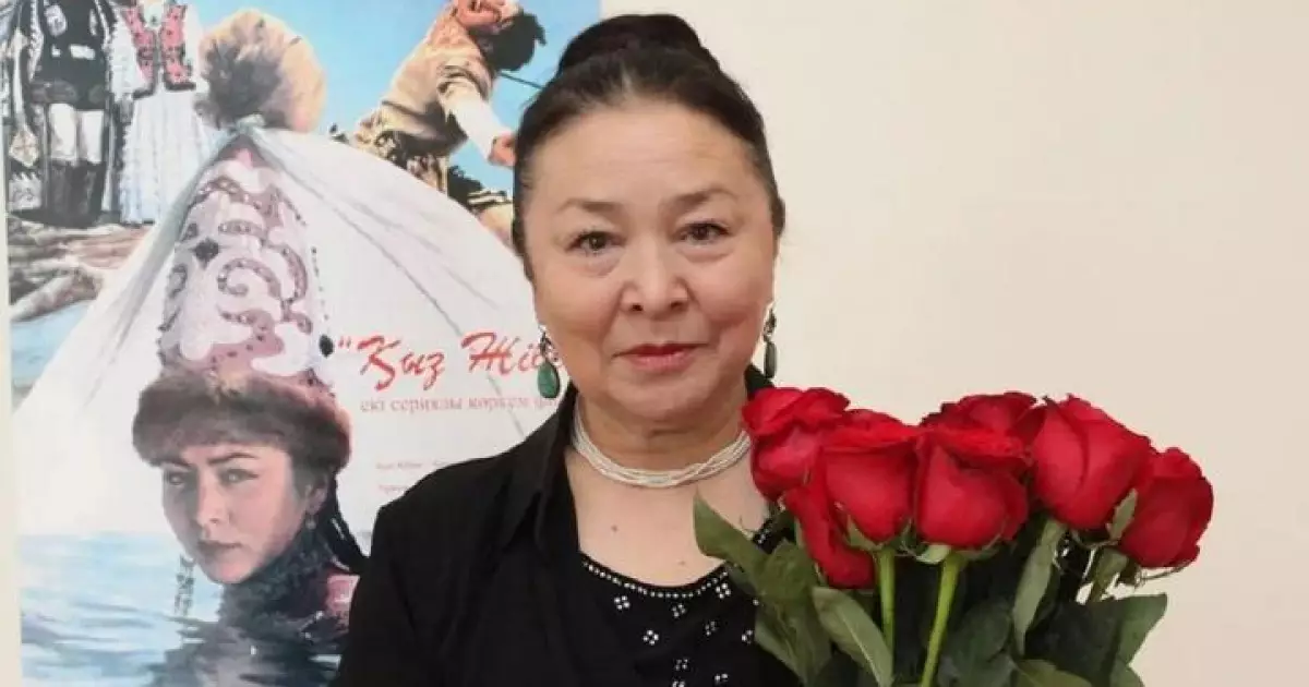   Меруерт Өтекешова Баян Алагөзовадағы камзол түпнұсқа екенін растады (видео)   