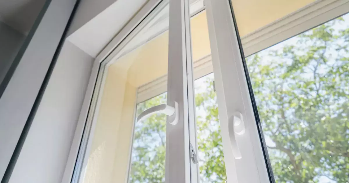  6 жастағы бала Астанада көпқабатты үйдің терезесінен құлап, көз жұмды 