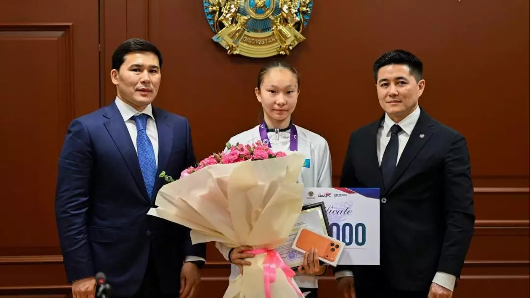 Ербол Мырзабосынов поздравил призёров юниорского ЧМ по таеквондо в Узбекистане