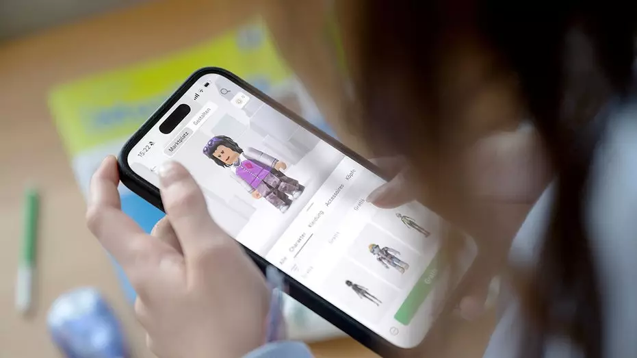 Штаты получили от Roblox 23 миллиона долларов и ввели более строгие меры защиты для юных пользователей.