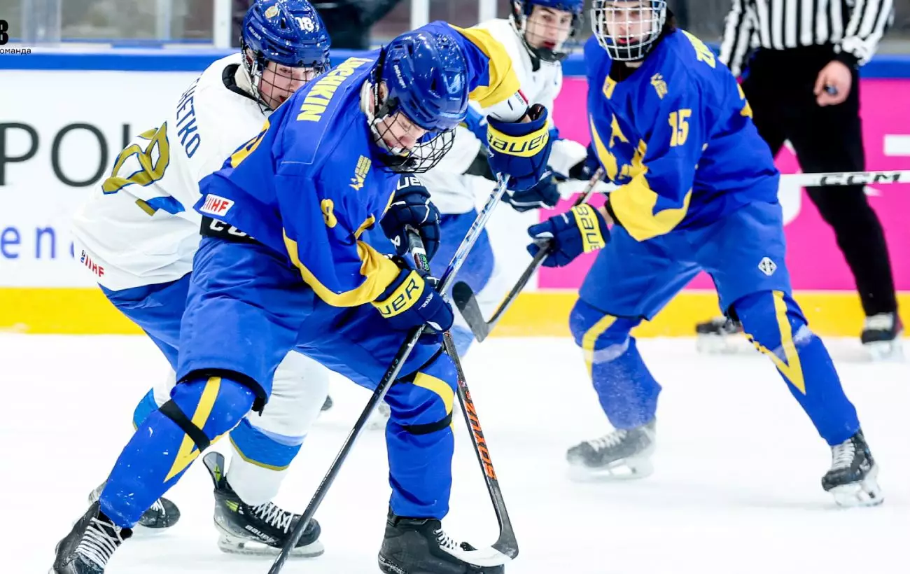 Сборная Украины по хоккею упустила победу, проиграв Казахстану после ведения в три шайбы на ЧМ-2026.