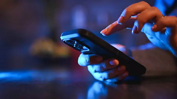 Актюбинка тайно оформила iPhone в рассрочку через телефон знакомого