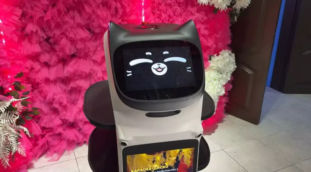 Необычный сотрудник: робот-официант появился в одном из ресторанов Актау - новости на Lada.kz 21.04.2026