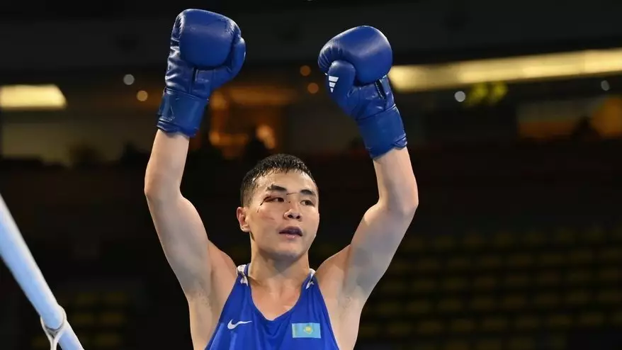 Участник Олимпиады из Казахстана стартовал победы на Кубке мира по боксу. Видео боя 