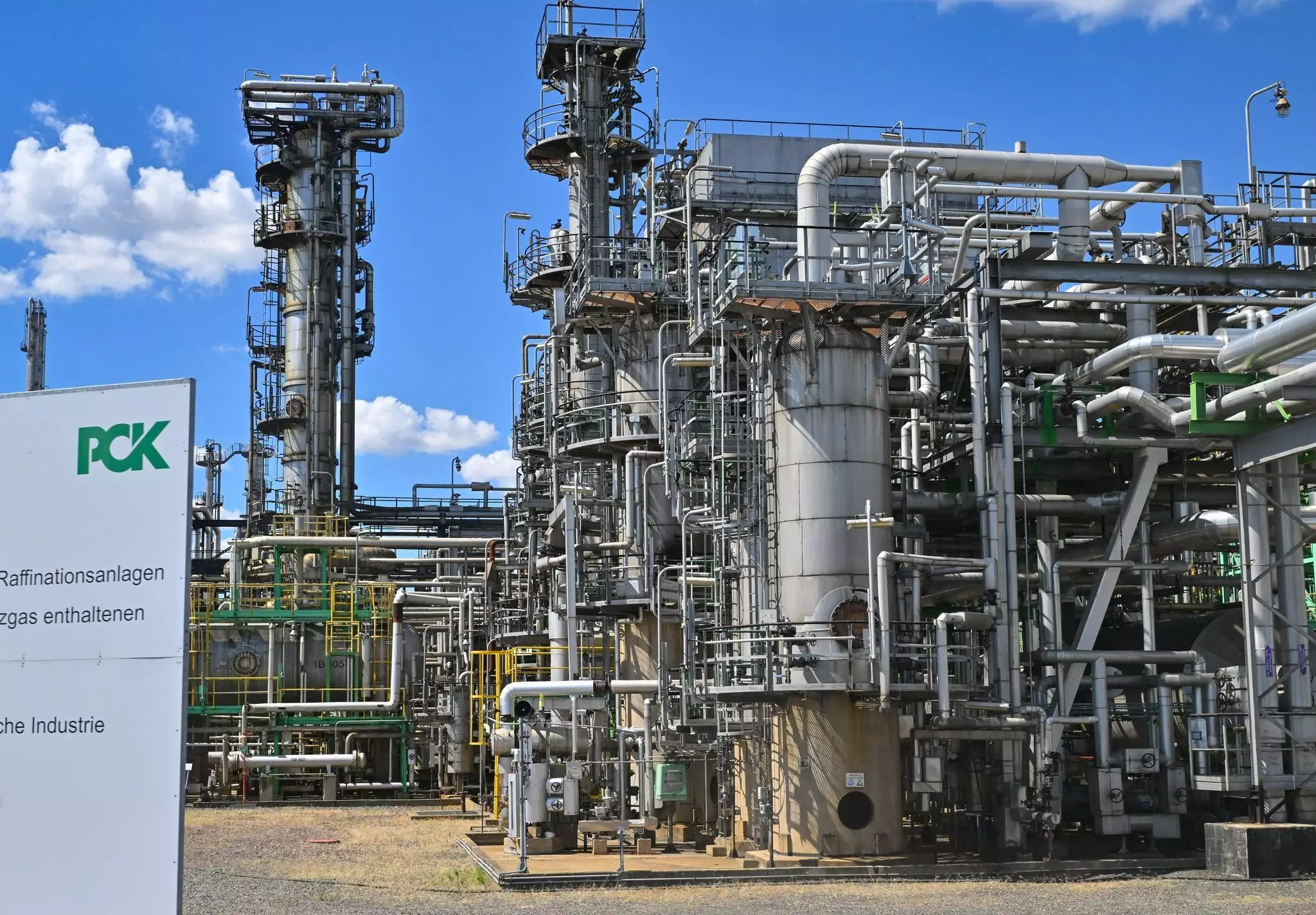 Роснефть рассматривает альтернативы казахстанской нефти для НПЗ в Германии.